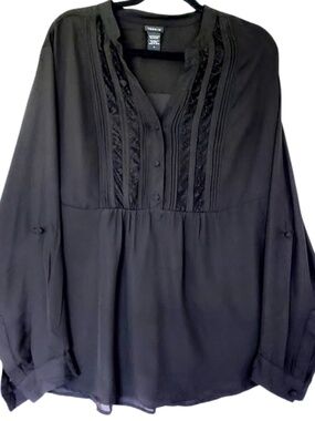 Torrid Size 3 Black Pintuck Lace With Buttons Flowing Top